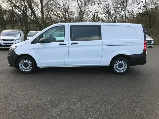 Used Mercedes Vito Progressive 160 HP (117 kW) 2021 White Van