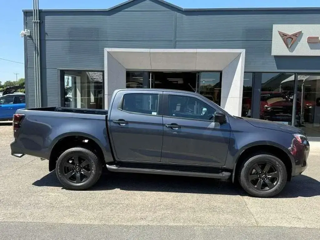 New Isuzu D-Max 2026 Grey Pickup