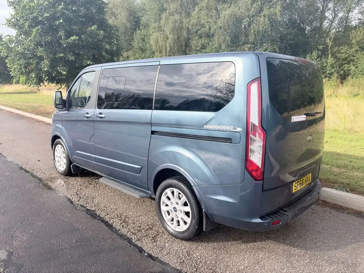 Used Ford Tourneo Custom Titanium 130 HP (95 kW) 2019 Blue Van