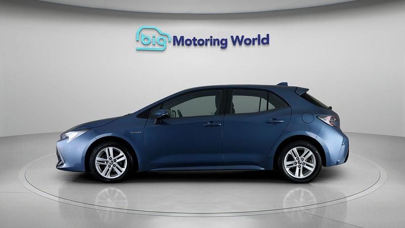 Used Toyota Corolla 121 HP (88 kW) 2020 Blue Hatchback