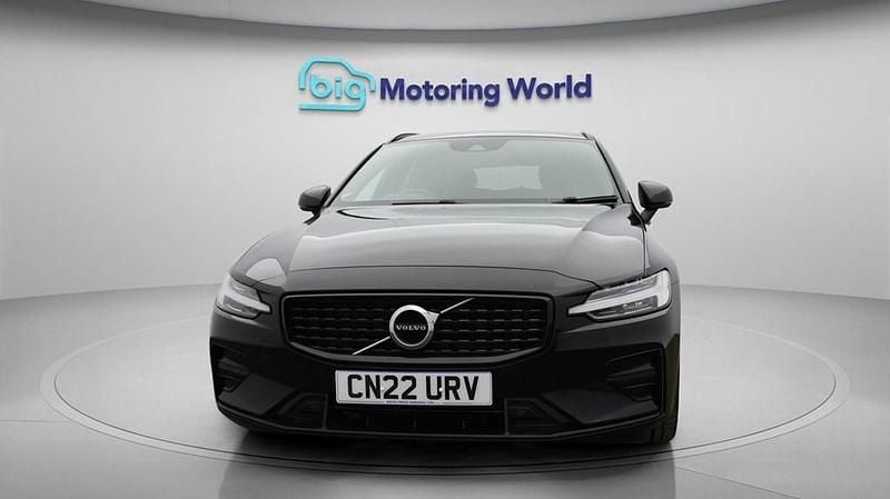 Used Volvo V60 R-Design 163 HP (119 kW) 2022 Black Estate