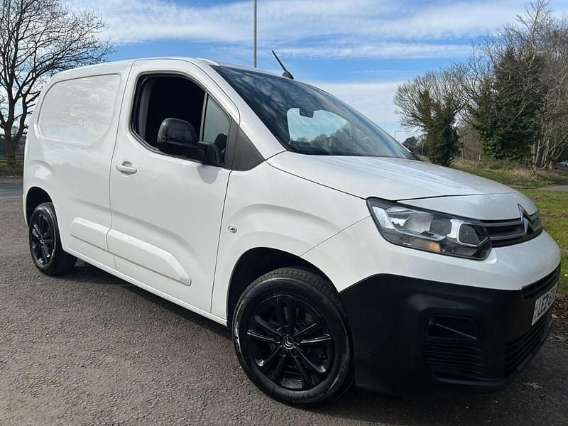 White Used 2021 Citroën Berlingo MPV | £7,695 (Good price) - Image 1/4
