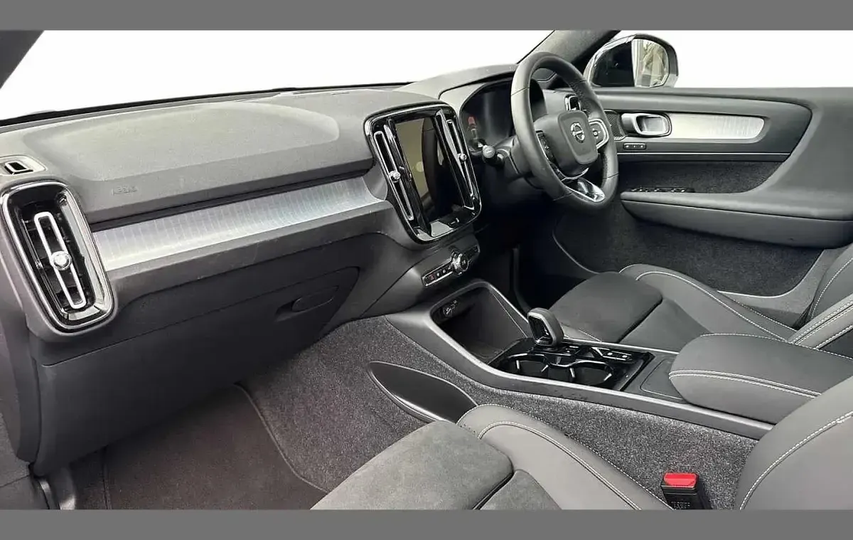 Used Volvo XC40 Ultra 194 HP (142 kW) 2025 Silver SUV