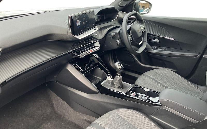 Used Peugeot 2008 Allure 131 HP (96 kW) 2025 White SUV