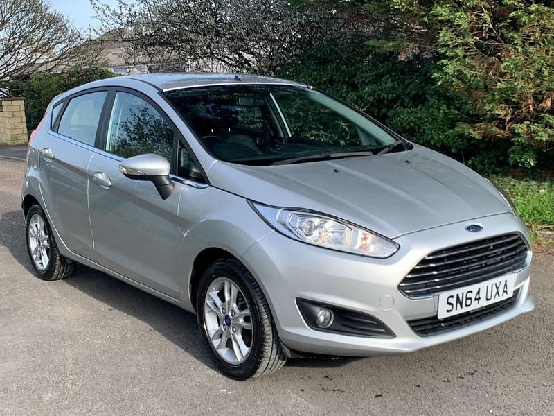 Used Ford Fiesta Zetec 105 HP (77 kW) 2014 Silver Hatchback