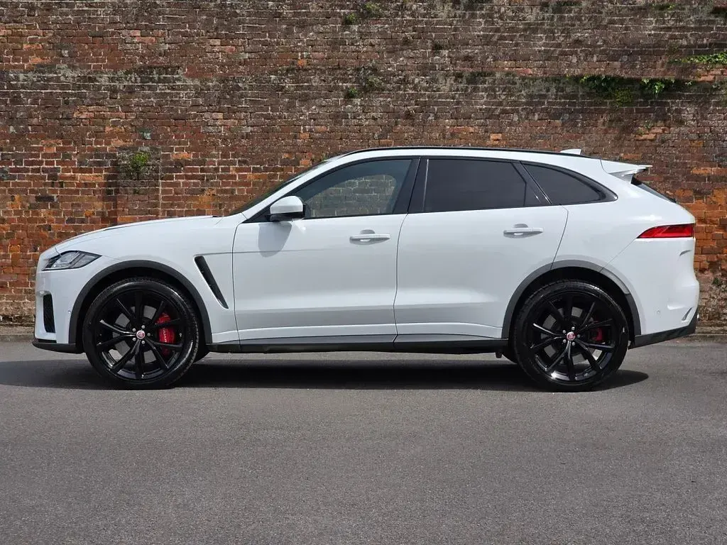 Used Jaguar F-Pace SVR 550 HP (404 kW) 2020 White SUV