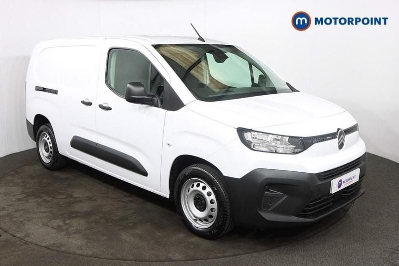 White New 2025 Citroën Berlingo MPV | £16,299 (Super price) - Image 1/4
