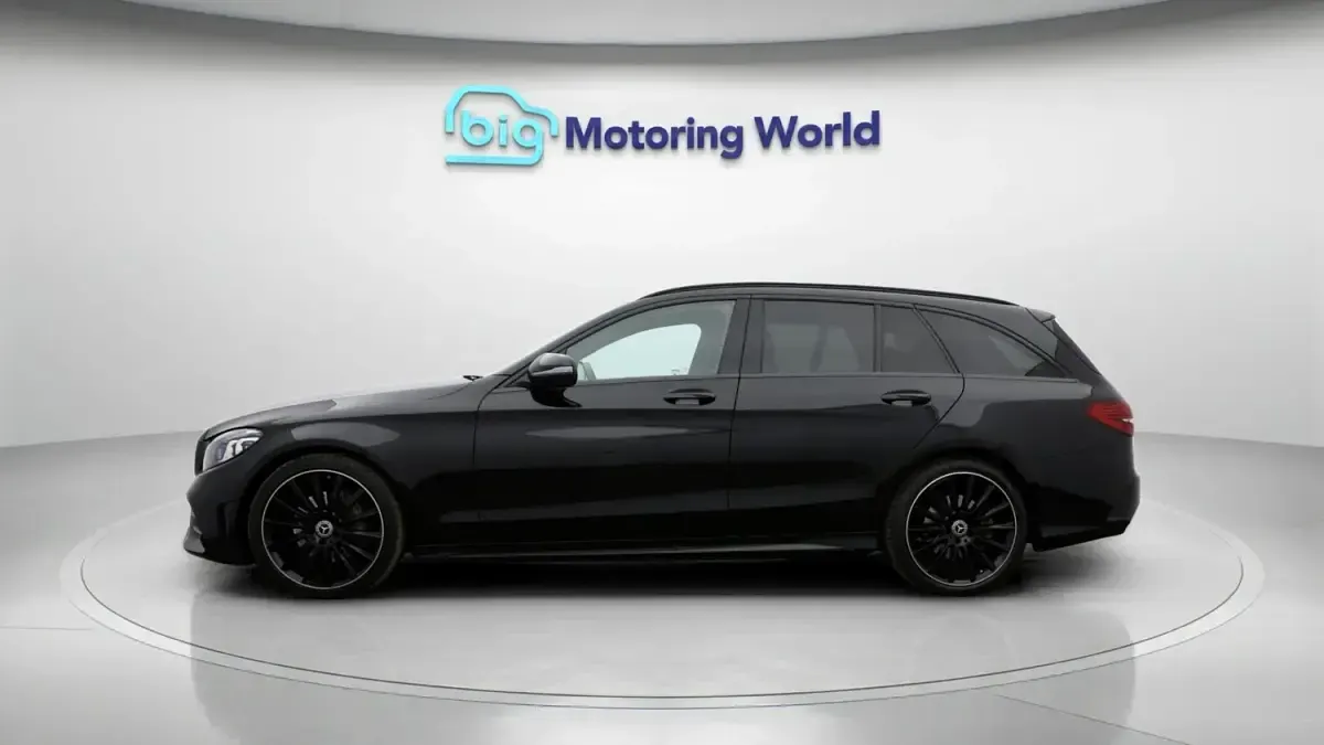 Begagnad Mercedes C200 AMG line 2021 Svart Kombi