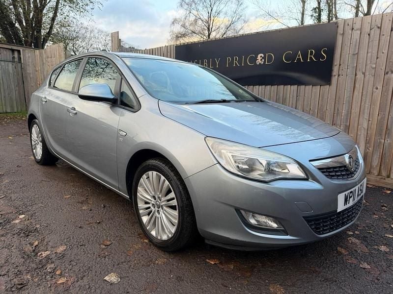 Silver Used 2011 Vauxhall Astra Excite Hatchback | £1,789 (Fair price) - Image 1/4