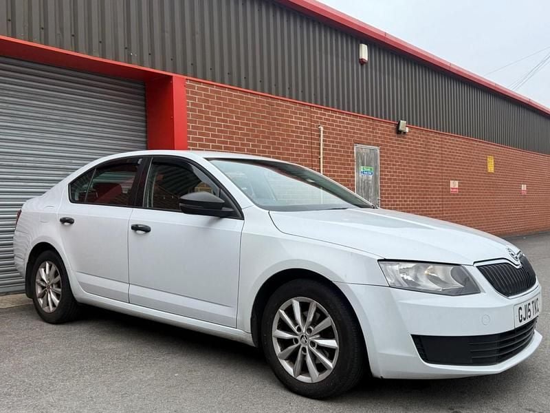 Used Skoda Octavia 2015 White Hatchback