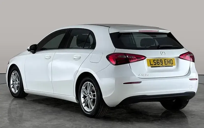 Used Mercedes A180 SE 116 HP (85 kW) 2019 White Hatchback