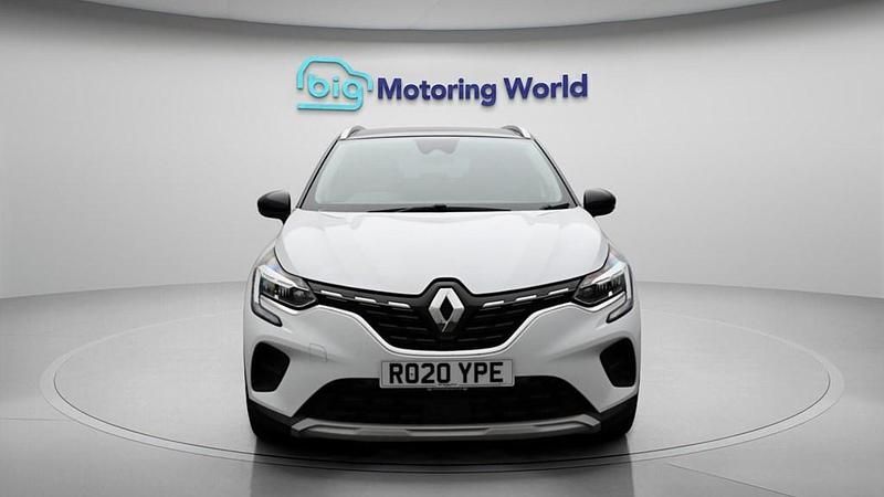 Used Renault Captur Iconic 100 HP (73 kW) 2020 White SUV