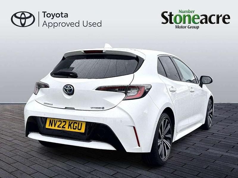Used Toyota Corolla Design 120 HP (88 kW) 2022 White Hatchback
