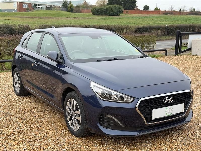 Used Hyundai i30 SE 120 HP (88 kW) 2019 Blue Hatchback