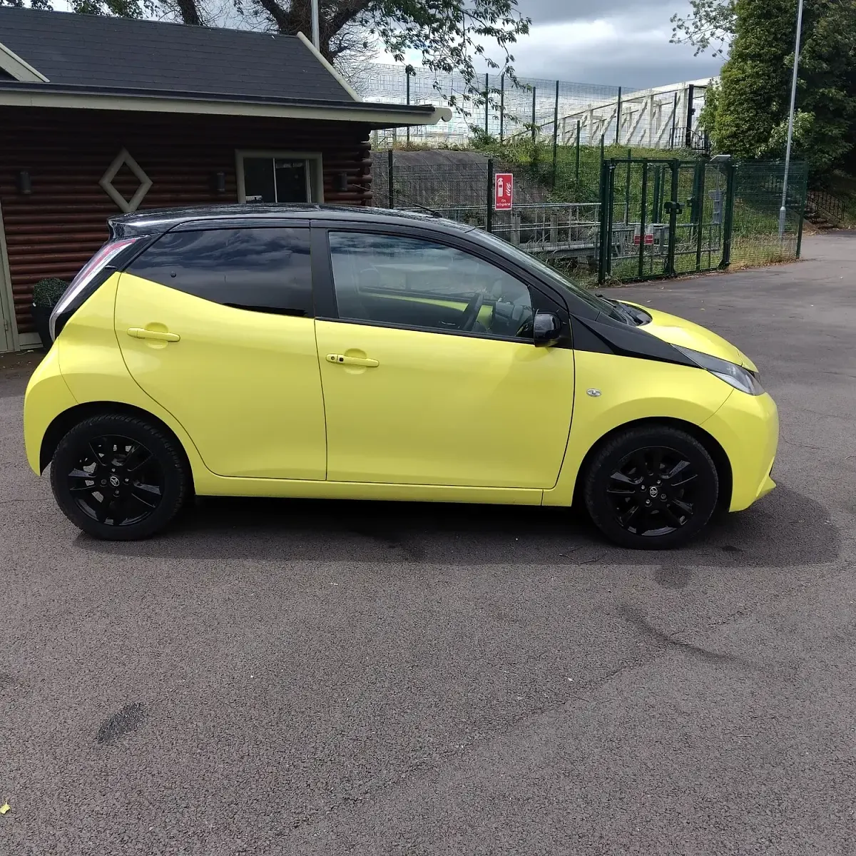 Used Toyota Aygo X-cite 69 HP (50 kW) 2017 Yellow Hatchback