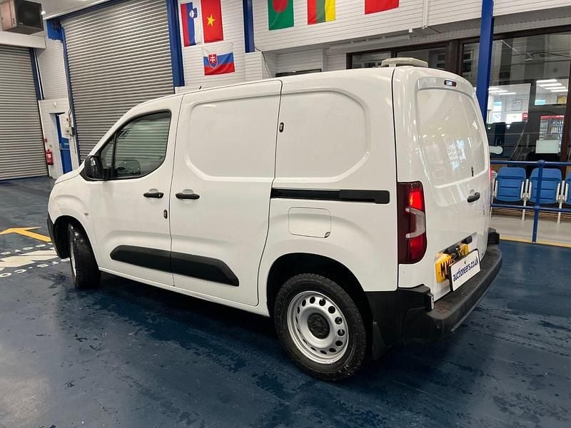 Used Peugeot Partner 75 HP (55 kW) 2019 White MPV