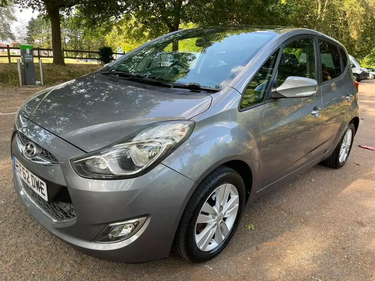 Used Hyundai ix20 Style 90 HP (66 kW) 2012 Grey Hatchback