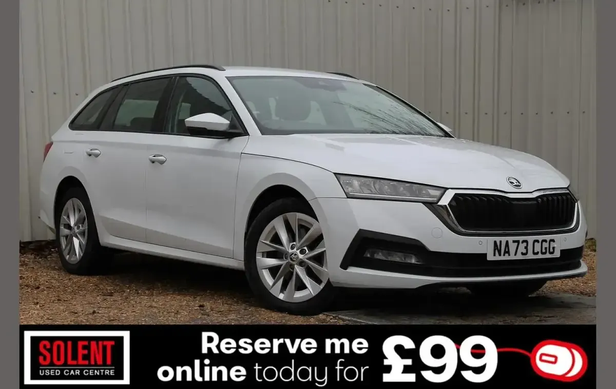 Begagnad Skoda Octavia SE Technology 200 HK (147 kW) 2023 Vit Kombi