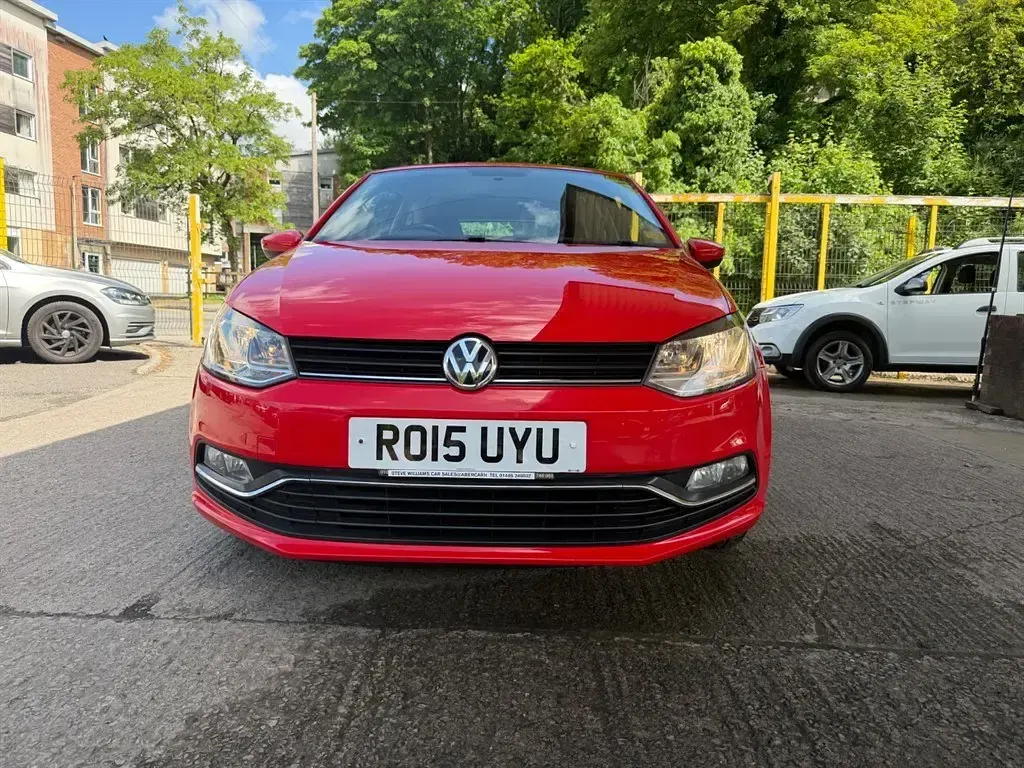 Begagnad VW Polo SE 2015 Röd Halvkombi