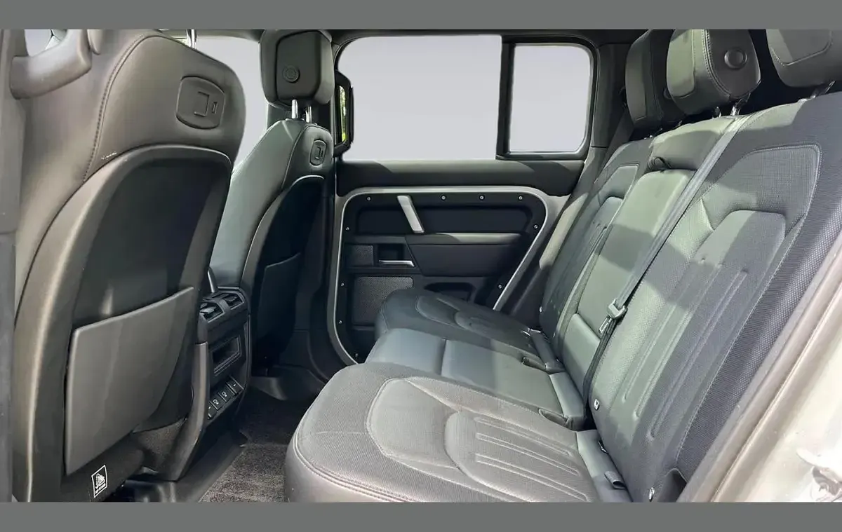 Used Land Rover Defender HSE Dynamic 296 HP (217 kW) 2021 Silver SUV