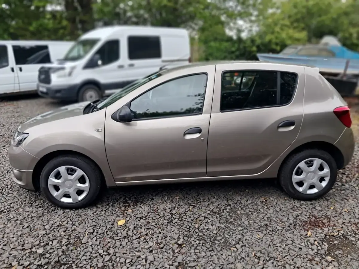 Używany Dacia Sandero Ambiance 2015 Beżowy Hatchback