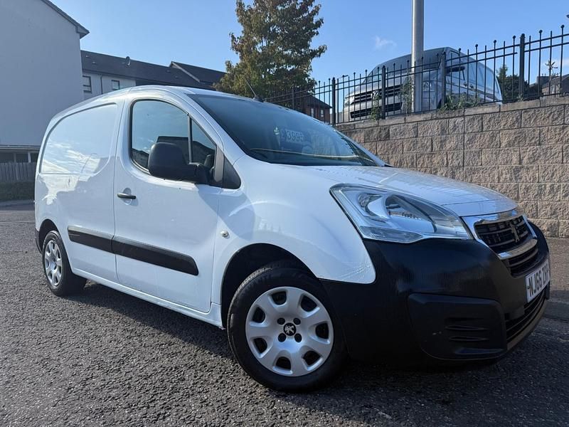 White Used 2017 Citroën Relay Van | £3,995 (Fair price) - Image 1/4