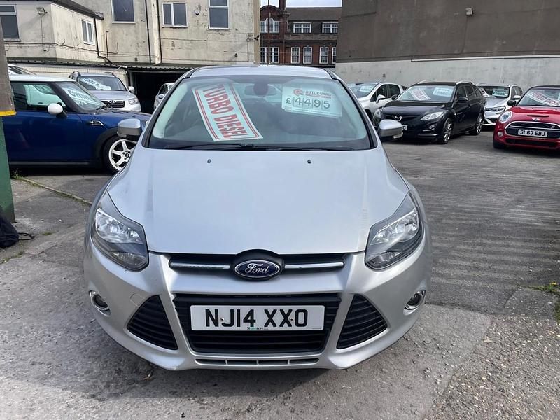 Używany Ford Focus Zetec 115 KM (84 kW) 2014 Srebrny Hatchback