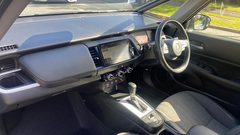 Second-hand Honda Jazz Hybrid 109 CP (80 kW) 2022 Alb Hatchback