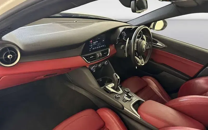 Used Alfa Romeo Giulia Veloce 280 HP (205 kW) 2021 White Sedan