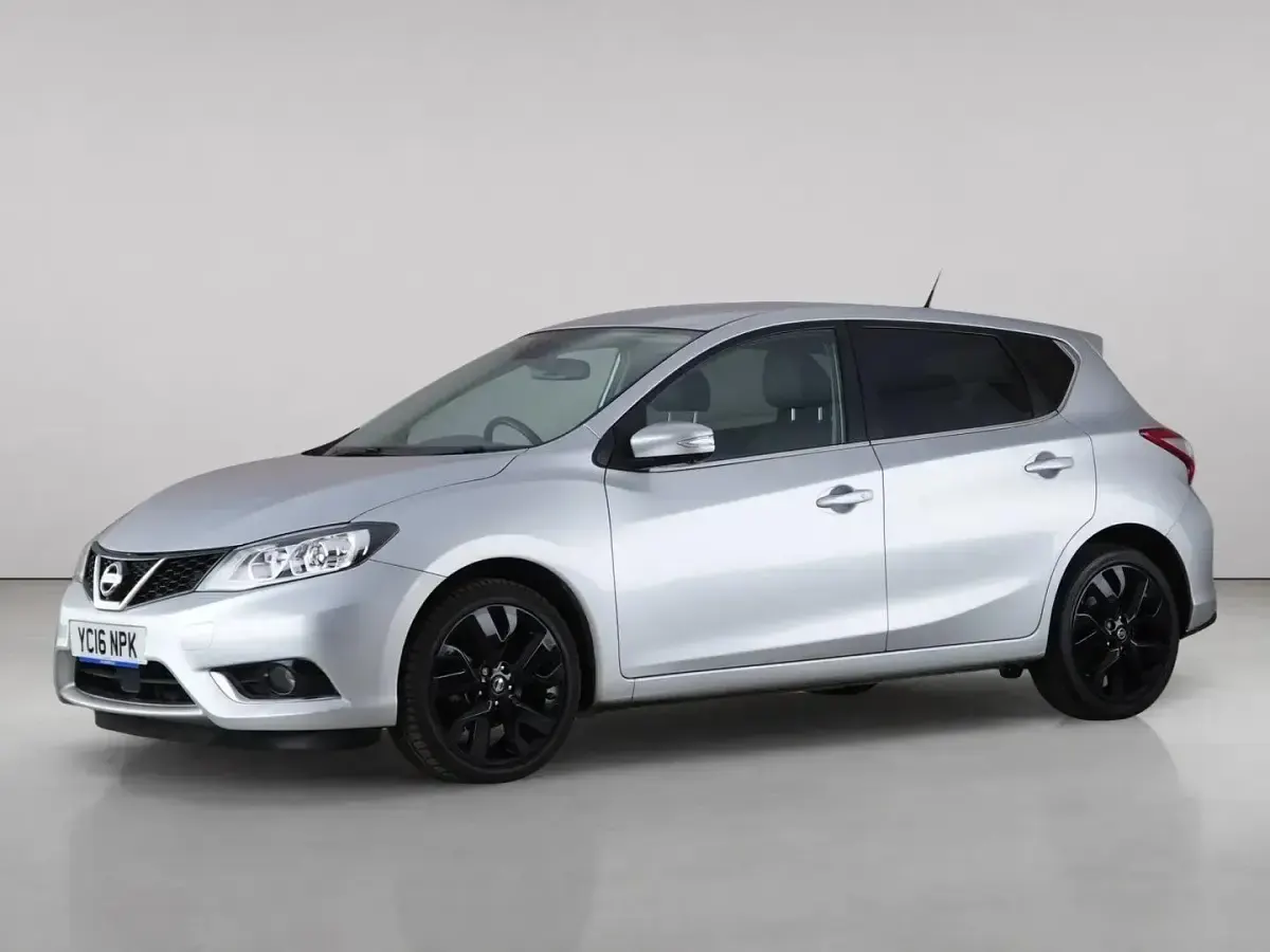 Used Nissan Pulsar Tekna 115 HP (84 kW) 2016 Silver Hatchback