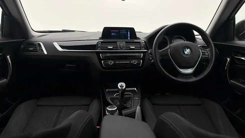 Gebraucht BMW 118 Sport Line 134 PS (98 kW) 2019 Schwarz Kleinwagen