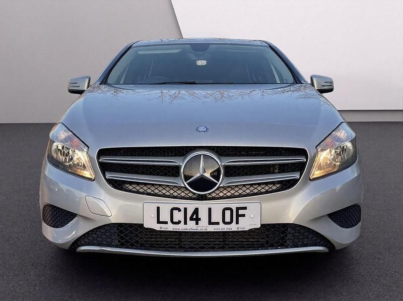Used Mercedes A180 109 HP (80 kW) 2014 Silver Hatchback