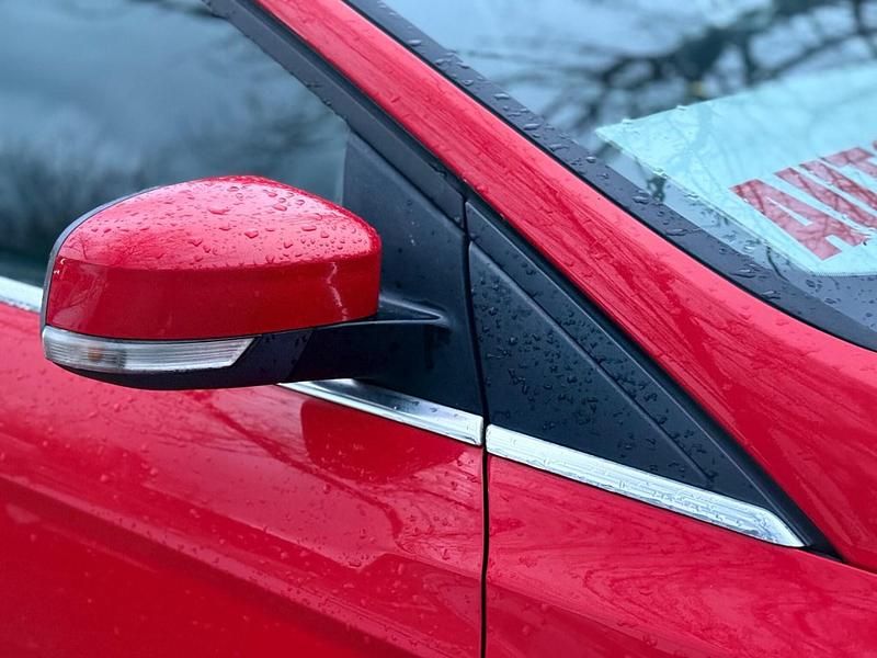 Used Ford Focus Titanium 2013 Red Estate