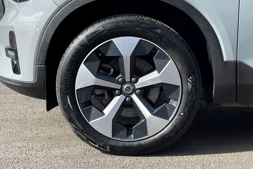 Used Volvo XC40 Plus 161 HP (118 kW) 2025 Grey SUV
