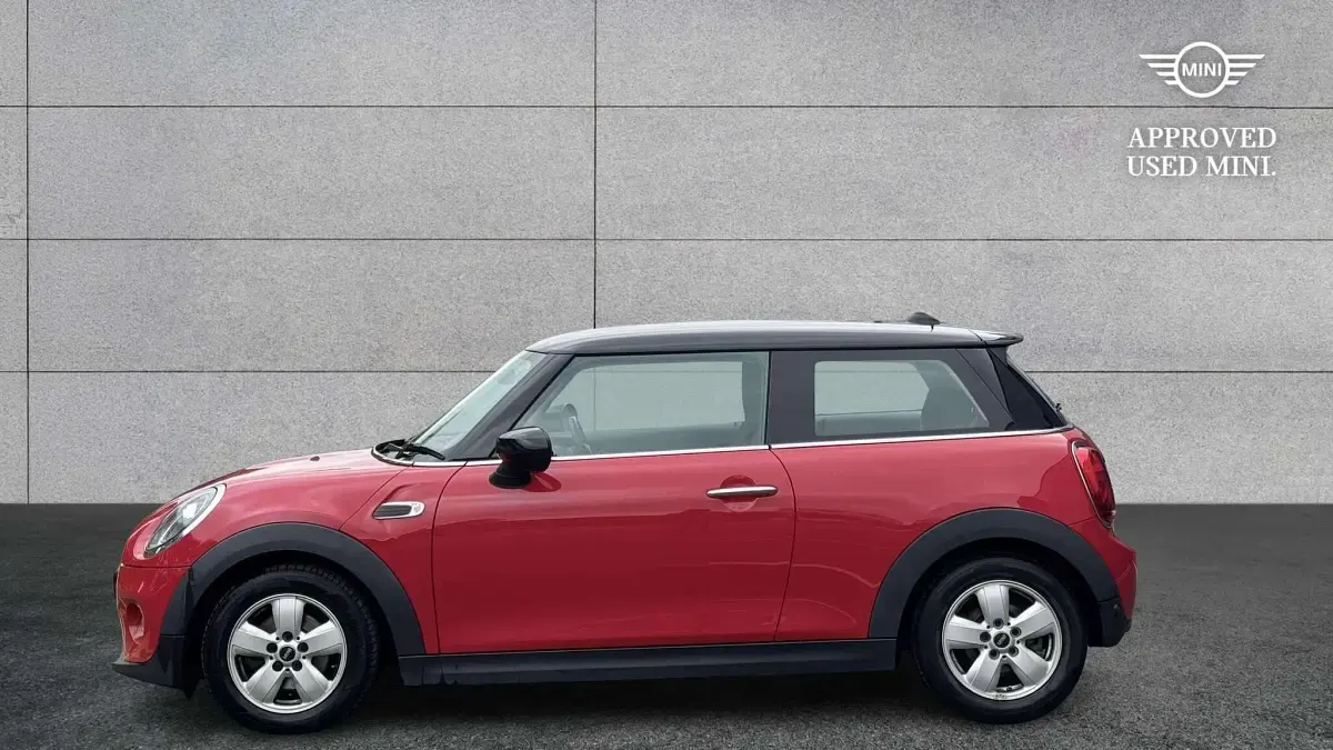 Używany Mini Cooper Classic 136 KM (100 kW) 2021 Czerwony Hatchback