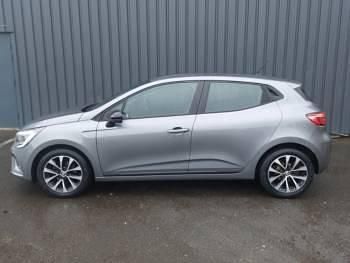 Używany Renault Clio V Evolution 90 KM (66 kW) 2023 Szary Hatchback