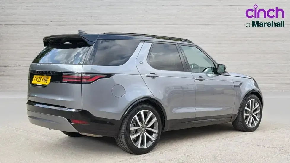 Used Land Rover Discovery SE Dynamic 350 HP (257 kW) 2025 Eiger grey SUV