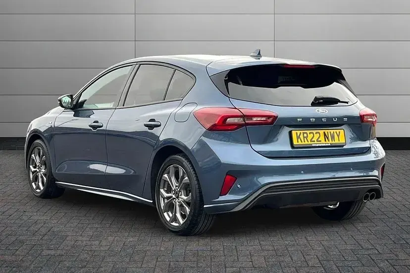 Used Ford Focus ST-Line 123 HP (90 kW) 2022 Blue Hatchback