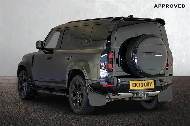 Used Land Rover Defender SE Dynamic 249 HP (183 kW) 2023 Santorini black SUV