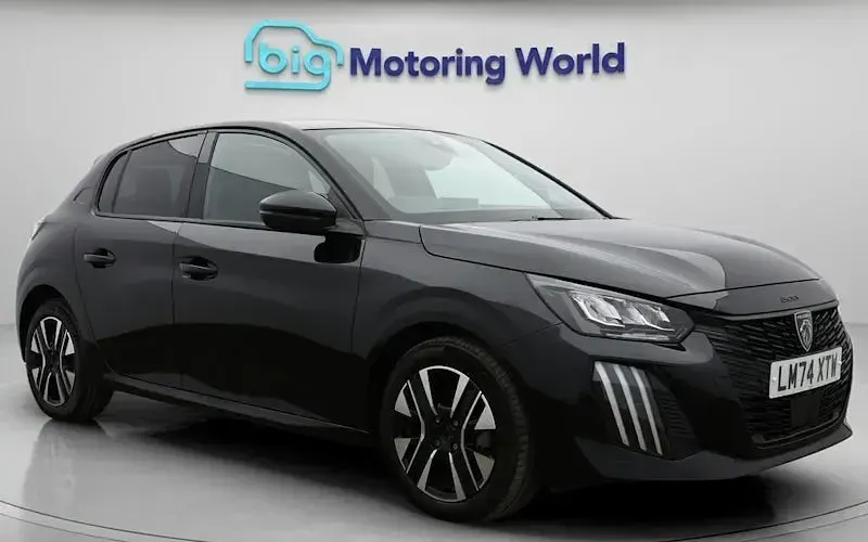 Used Peugeot 208 Allure 101 HP (74 kW) 2024 Hatchback