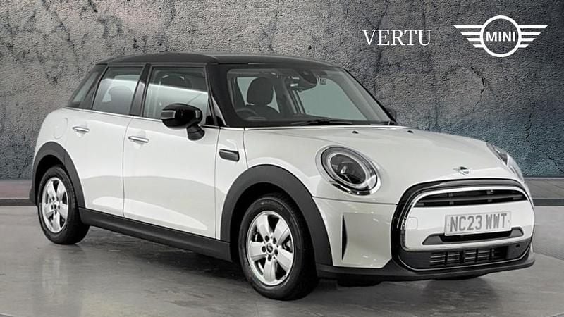 White Used 2023 Mini Cooper Classic Hatchback | £20,973 (Fair price) - Image 1/4