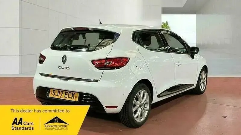 Used Renault Clio Dynamique 2017 White Hatchback