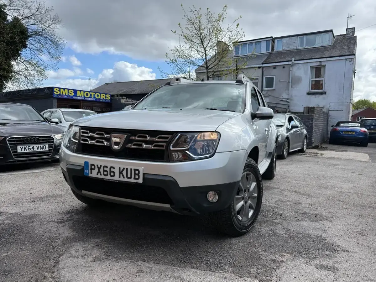 Used Dacia Duster Lauréate 110 HP (80 kW) 2016 Silver SUV