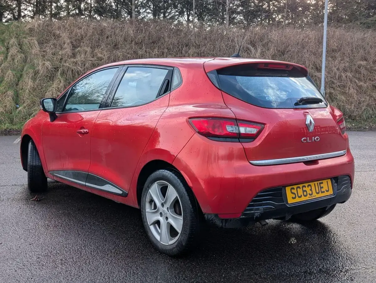 Usado Renault Clio IV Dynamique 75 HP (55 kW) 2014 Vermelho Citadino
