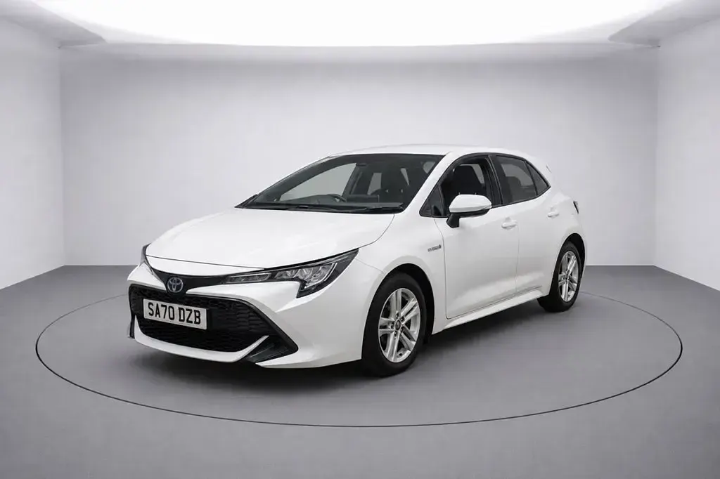 Used Toyota Corolla 122 HP (89 kW) 2020 White Hatchback