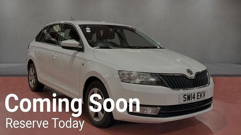 White Used 2014 Skoda Rapid SE Hatchback | £4,495 (Fair price) - Image 1/4