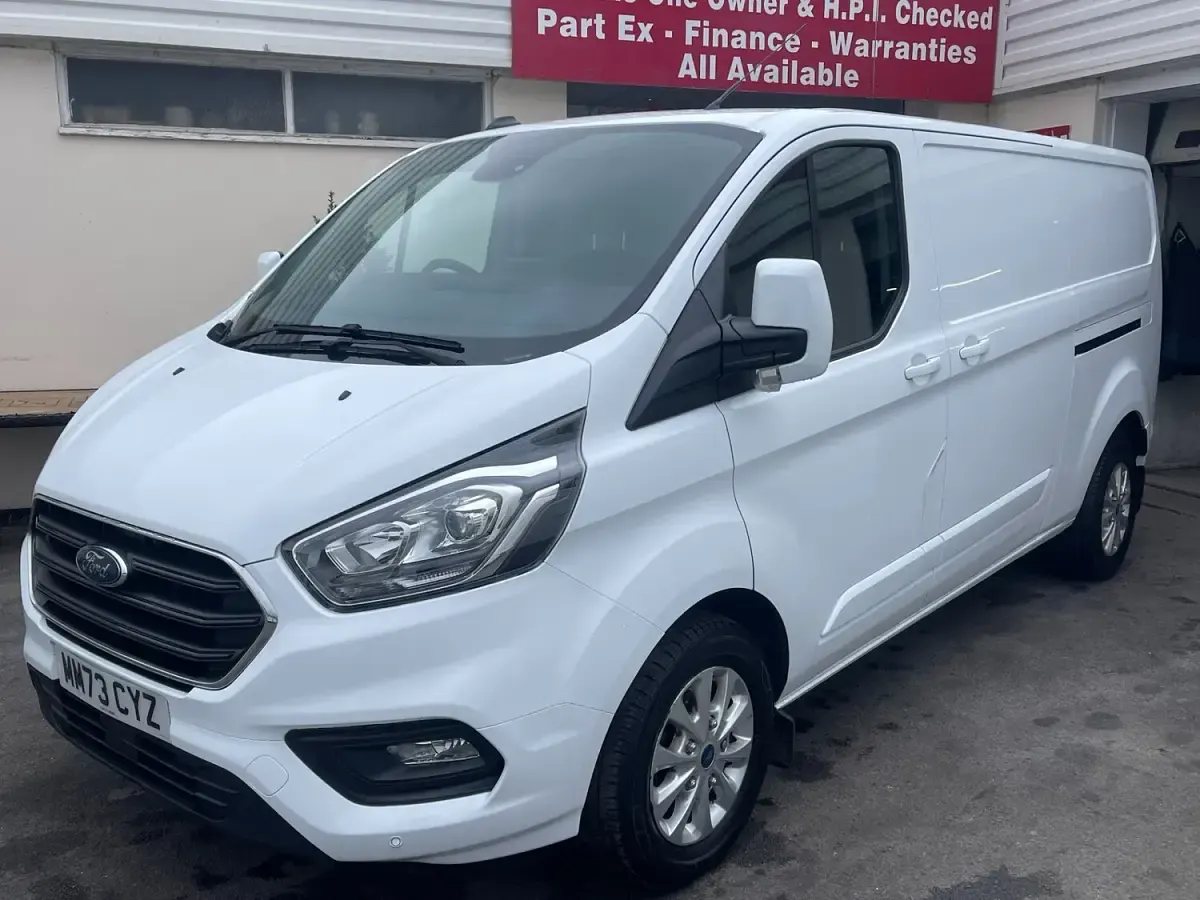 Used Ford Transit Custom Limited 130 HP (95 kW) 2023 White Van