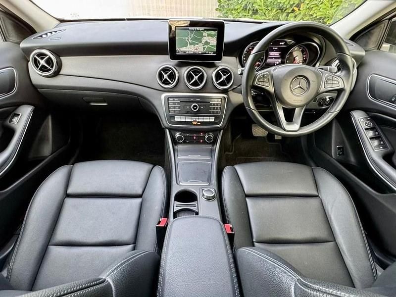 Used Mercedes GLA200 SE 156 HP (114 kW) 2018 White SUV