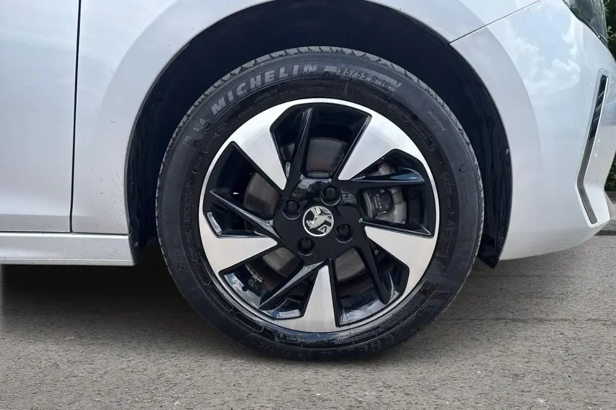 Używany Vauxhall Corsa-e Design Edition 100 kW (136 KM) 2024 Szary Hatchback