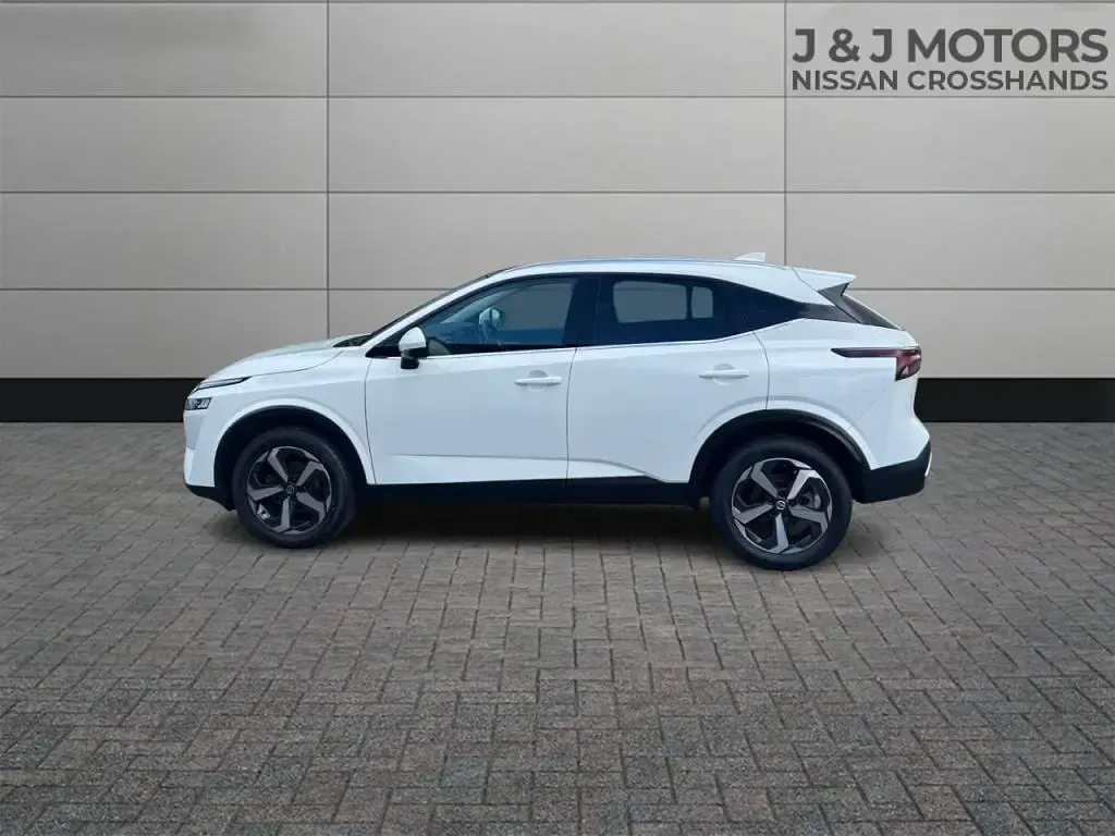 Used Nissan Qashqai N-Connecta 2022 White SUV